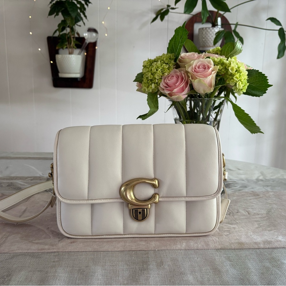 Coavh C7725 studio quilted leather shoulder bag in chalk white crossbody.
